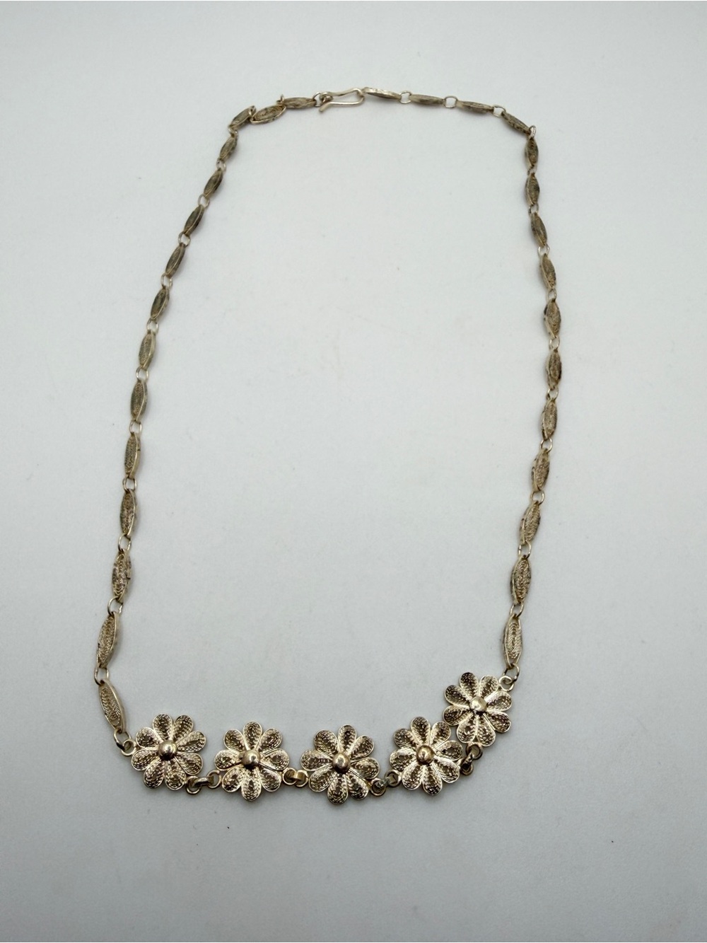 18" Vintage Sterling Silver Filagree Flower necklace w/ hook clasp!‎